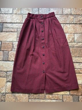 Vintage Portraits by Northern Isle Button-Front Midi Skirt in Burgundy